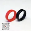 Anillos sencillos de silicona para pene en negro y rojo con textura terciopelo
